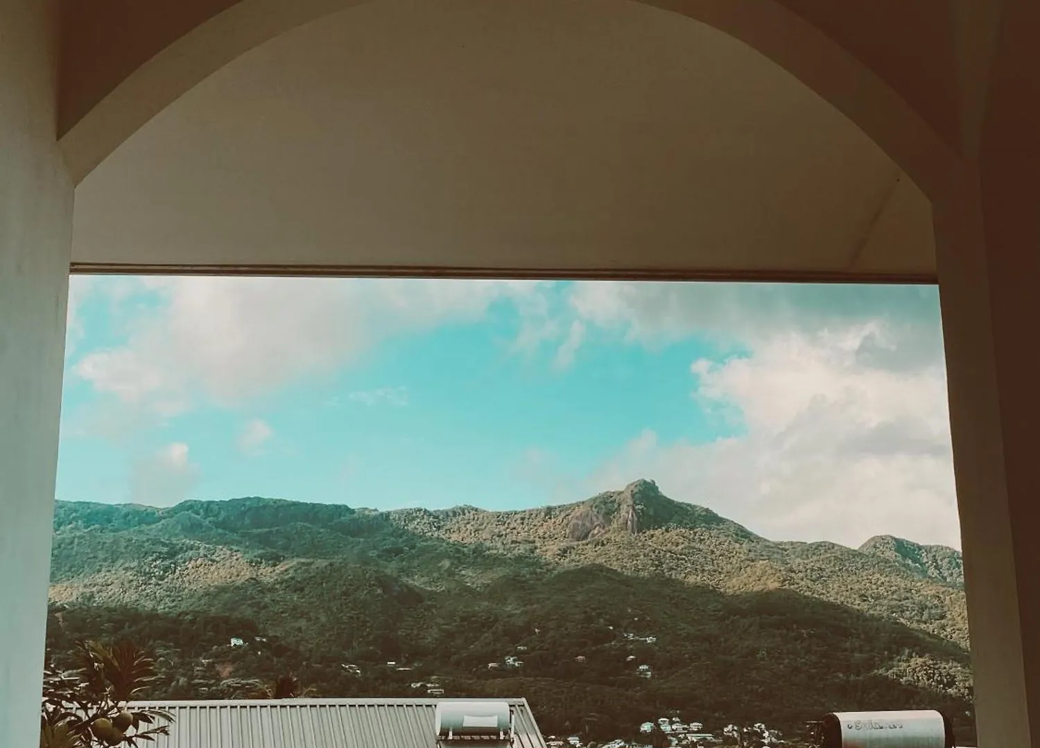 Divers Lodge Guest House Beau Vallon