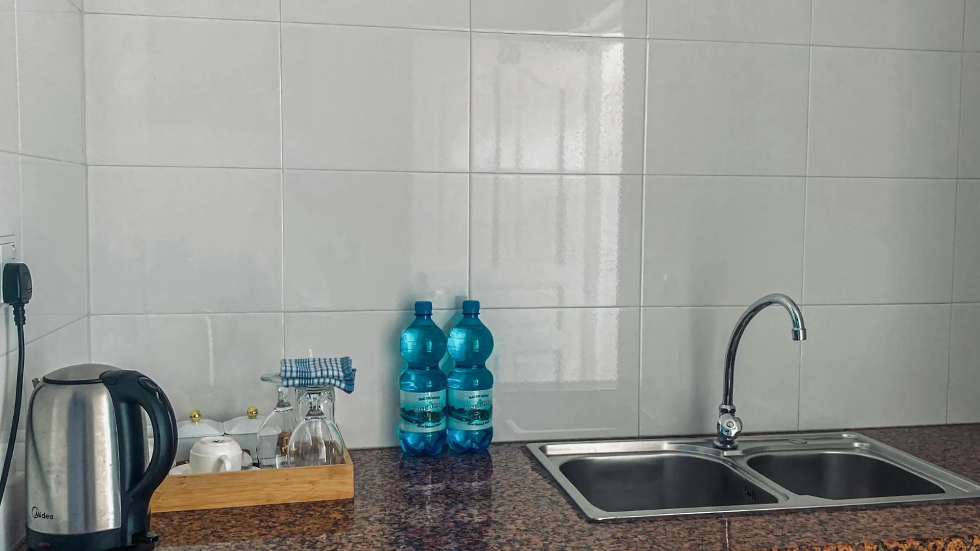 Divers Lodge Guest House Beau Vallon  2*, Beau Vallon (Mahe)