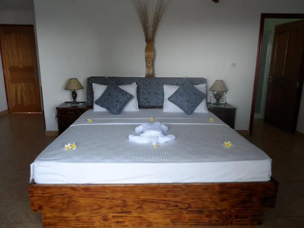 Divers Lodge Guest House Beau Vallon  2*, Beau Vallon (Mahe)