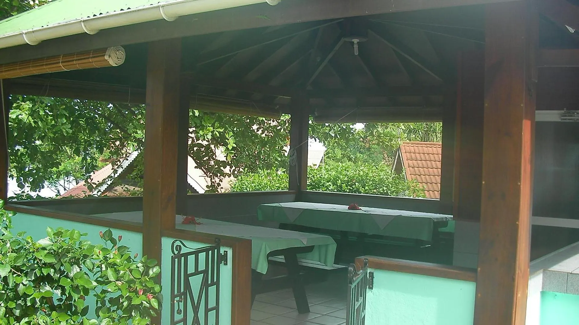 Divers Lodge Guest House Beau Vallon  2*, Beau Vallon (Mahe)