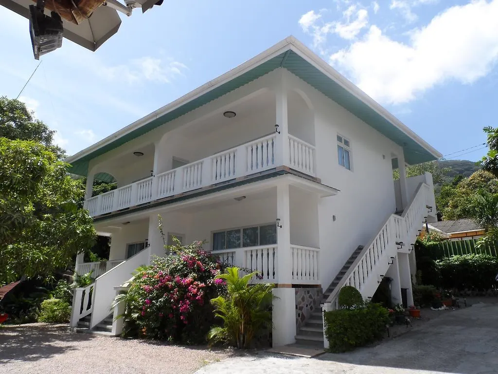 Divers Lodge Guest House Beau Vallon  2*, Beau Vallon (Mahe)