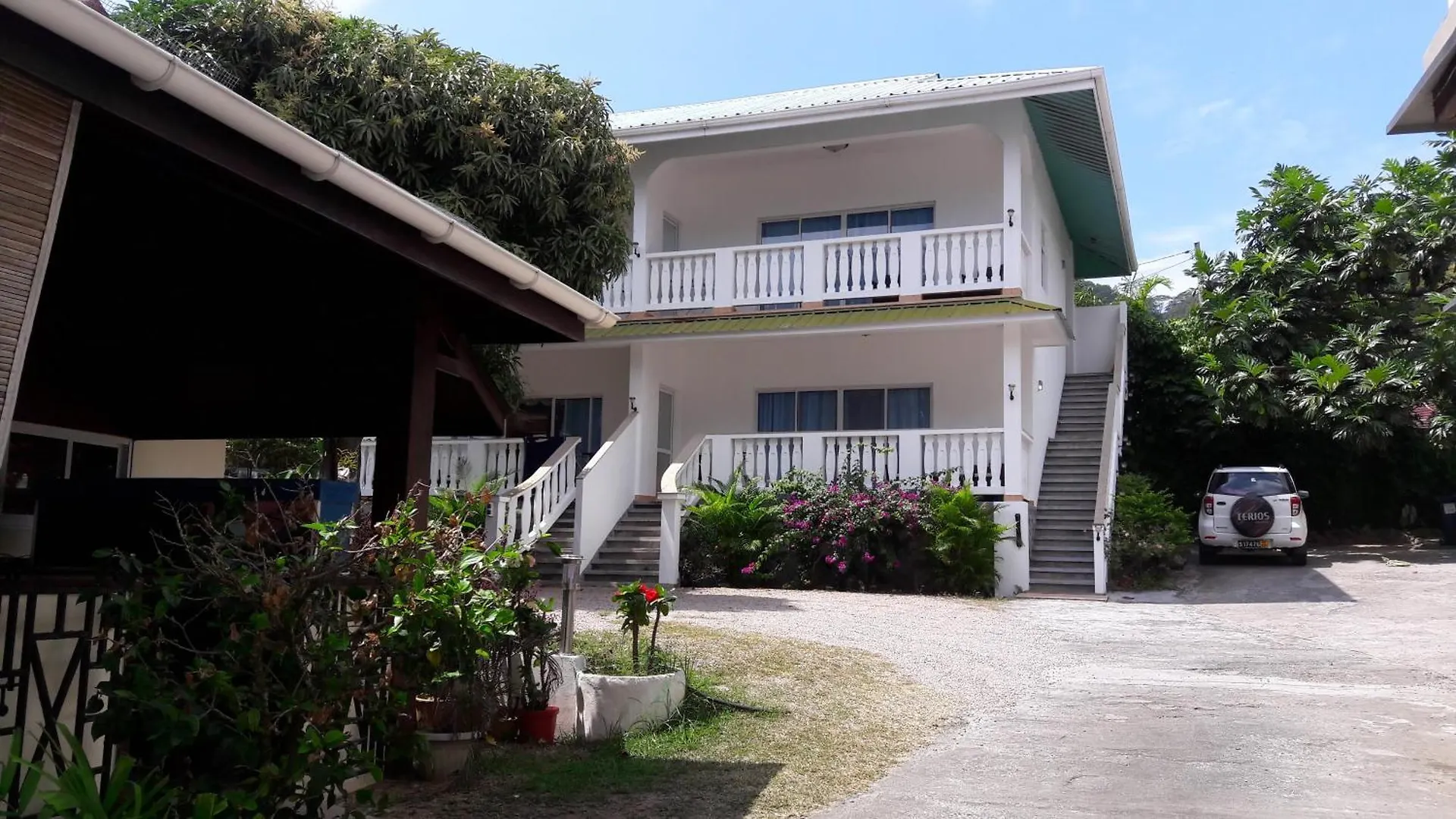 Divers Lodge Guest House Beau Vallon  2*, Beau Vallon (Mahe)