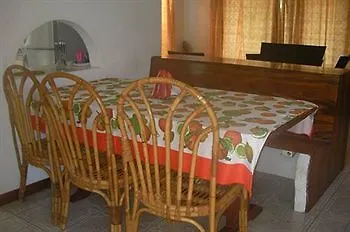 Divers Lodge Guest House Beau Vallon