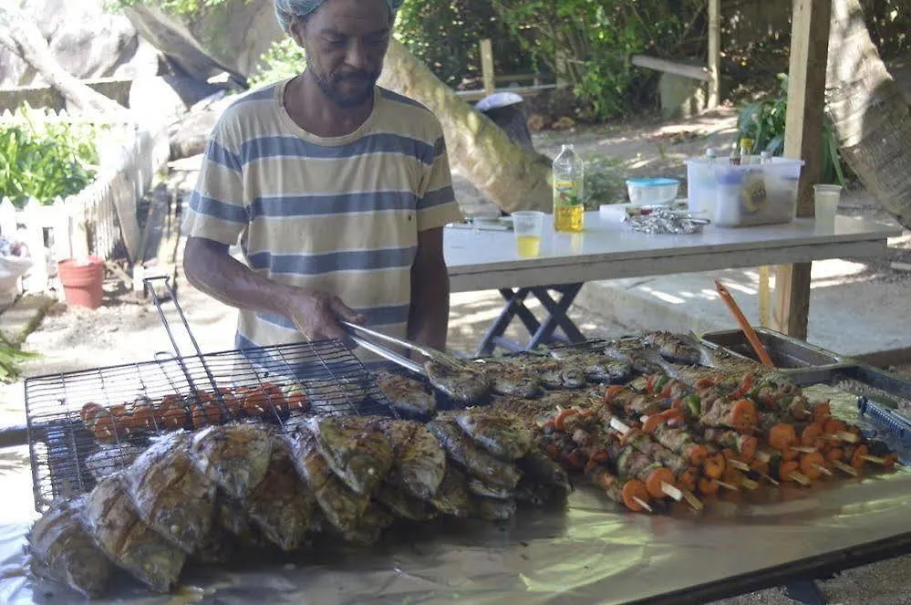 Divers Lodge Guest House Beau Vallon  Seychelles