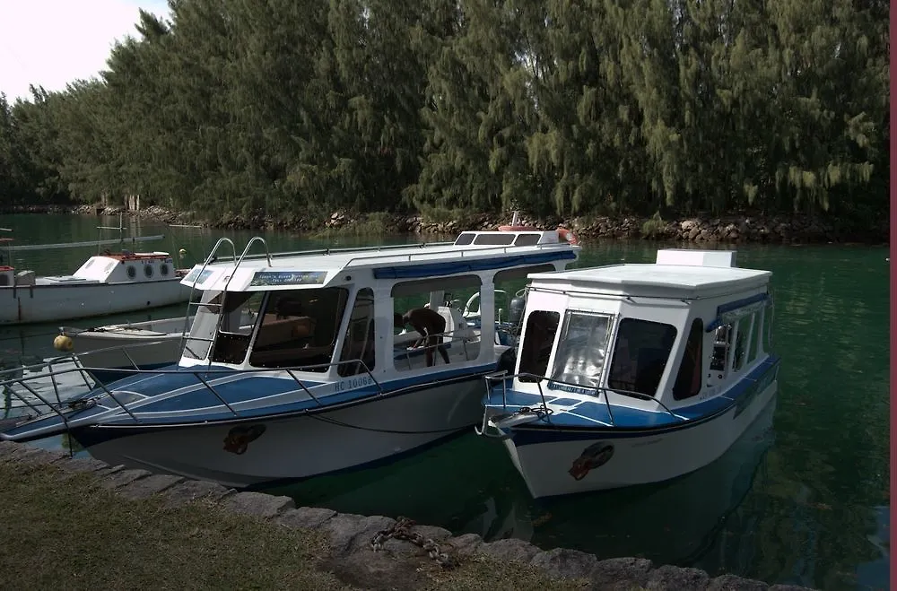 Bed & Breakfast Divers Lodge Guest House Beau Vallon