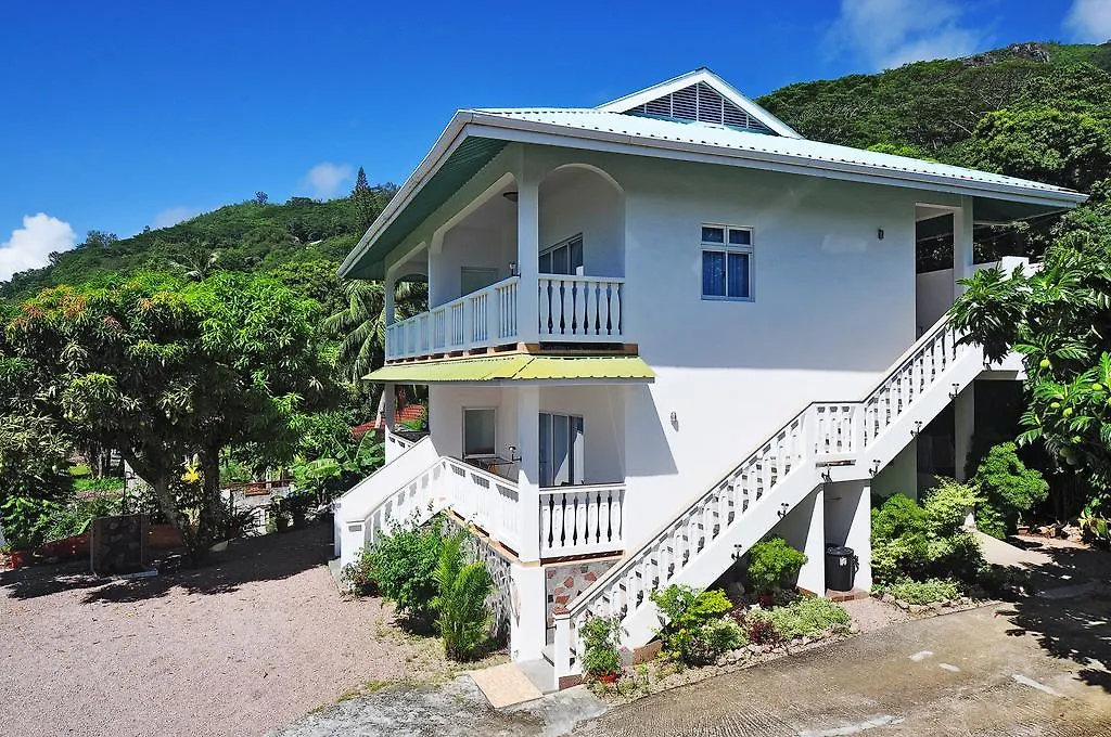 לינה וארוחת בוקר בו ואלון Divers Lodge Guest House