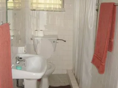 בו ואלון Divers Lodge Guest House לינה וארוחת בוקר